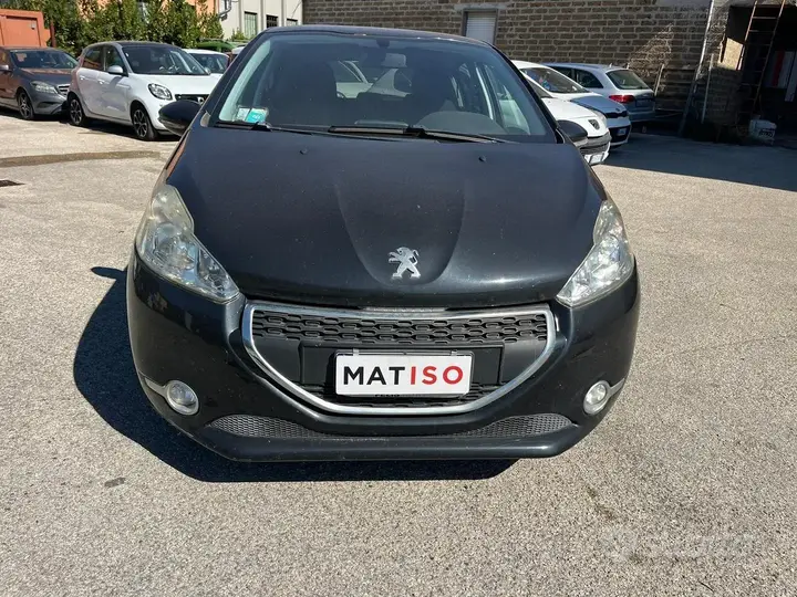 Peugeot 208 2012 photo 2