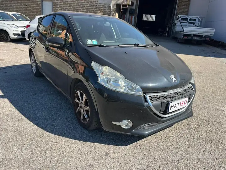 Peugeot 208 2012 photo 3