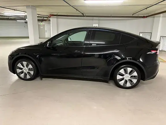 Tesla Model Y 2024 photo 2