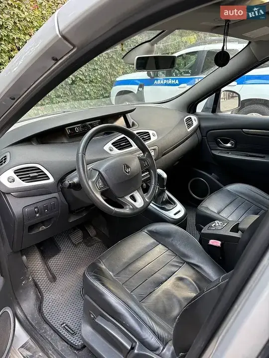 Renault Scenic 2010 photo 4
