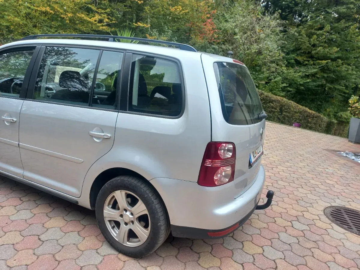 Volkswagen Touran 2007 photo 2