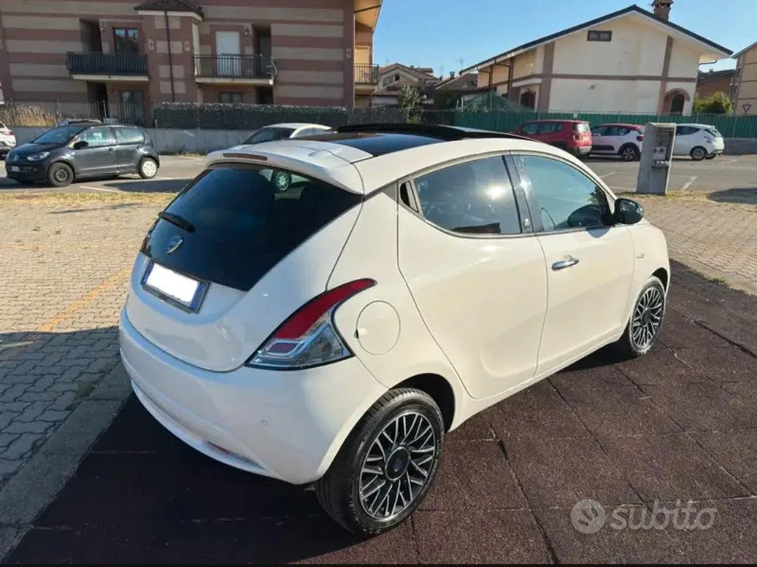 Lancia Ypsilon 2018 photo 2
