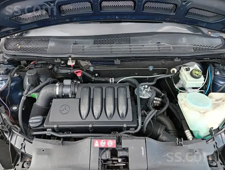 Mercedes-Benz A 180 2004 photo 2