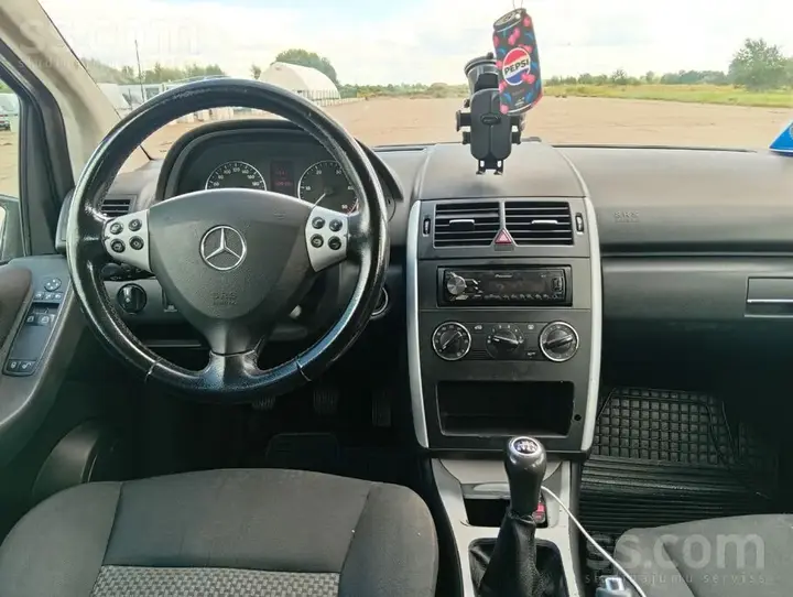 Mercedes-Benz A 180 2004 photo 3