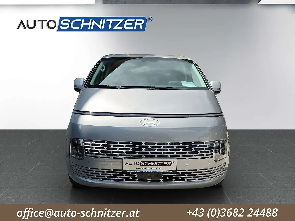 Hyundai Staria 2025 photo 2