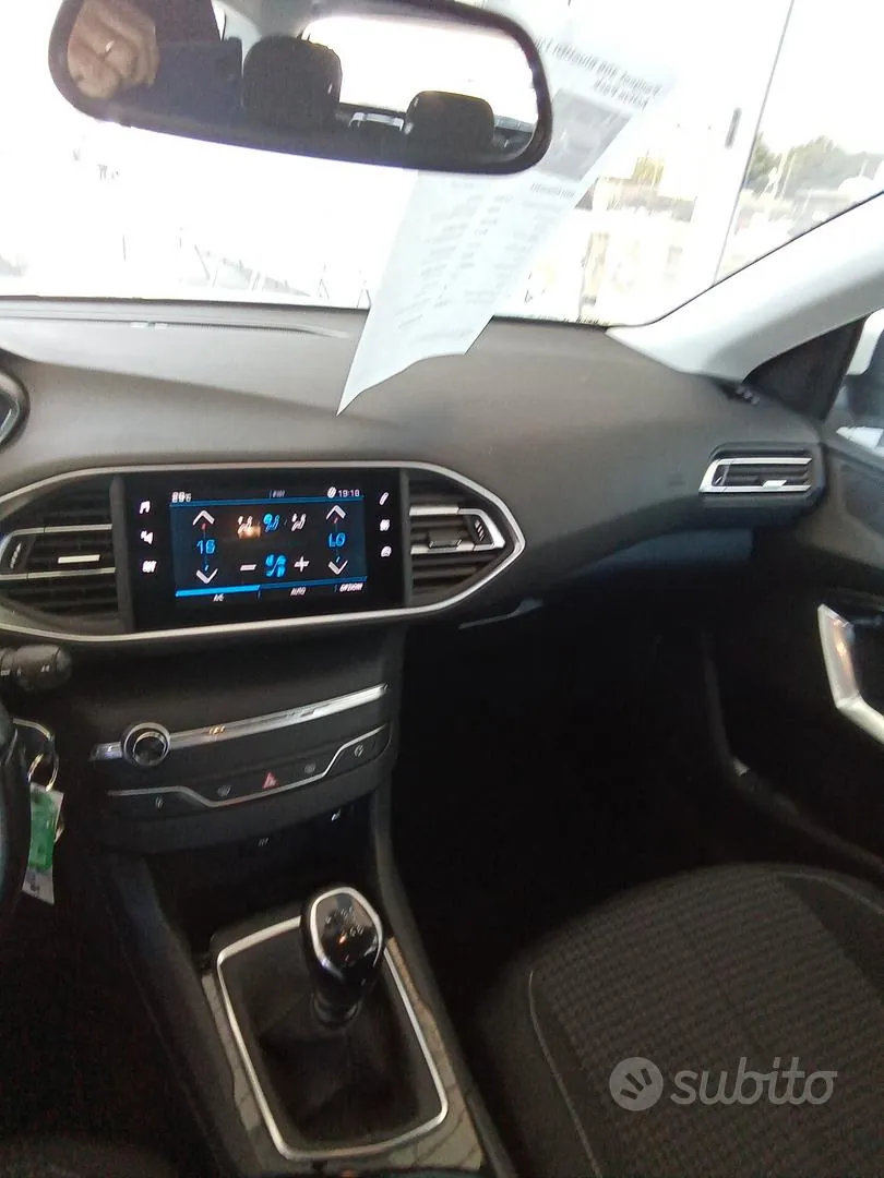 Peugeot 308 2021 photo 3