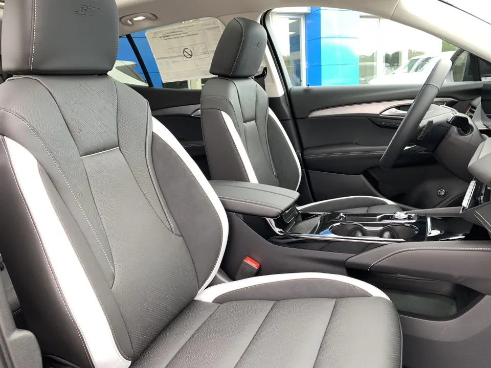 Buick Envision 2026 photo 2