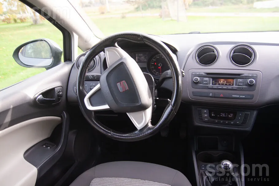 Seat Ibiza 2013 photo 3