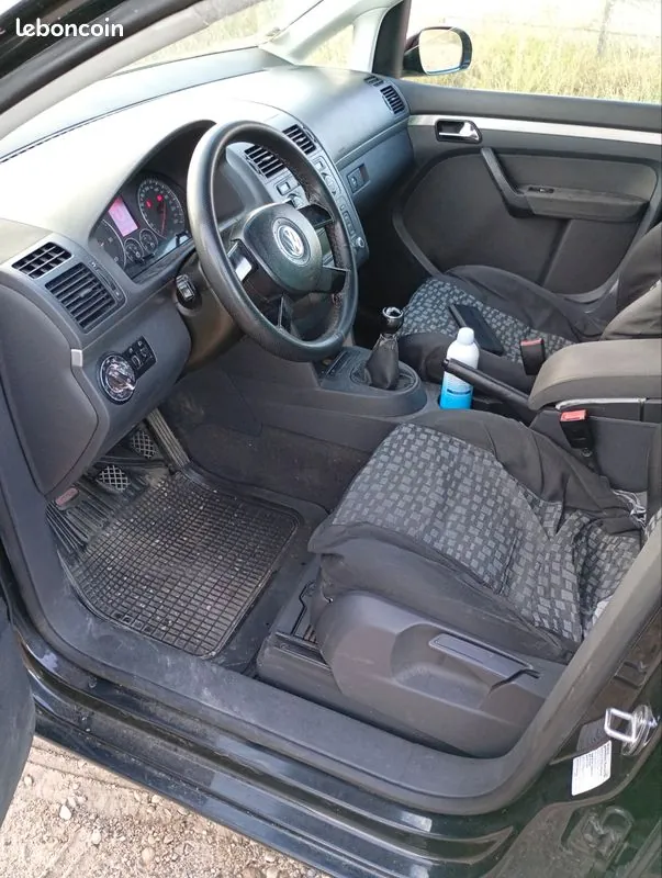 Volkswagen Touran 2005 photo 2