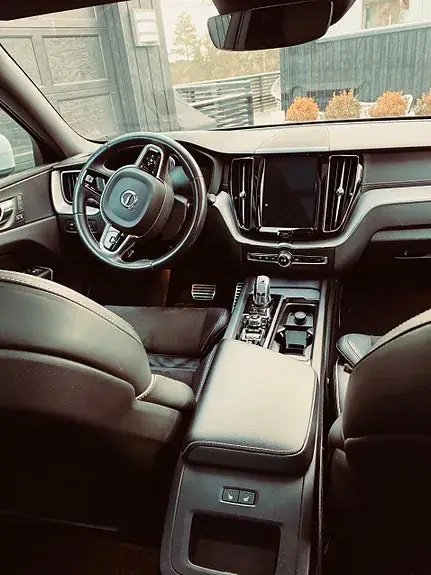 Volvo Xc60 2019 photo 2