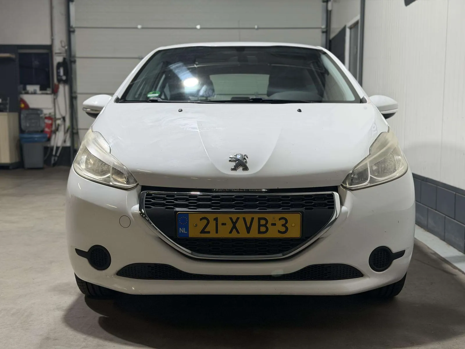Peugeot 208 2012 photo 2