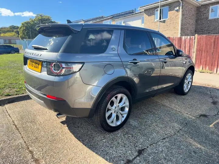 Land Rover Discovery Sport 2016 photo 2