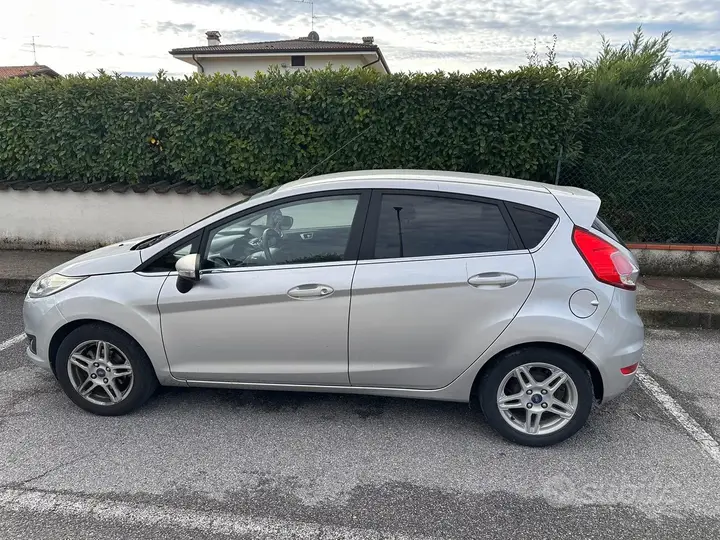Ford Fiesta 2014 photo 5