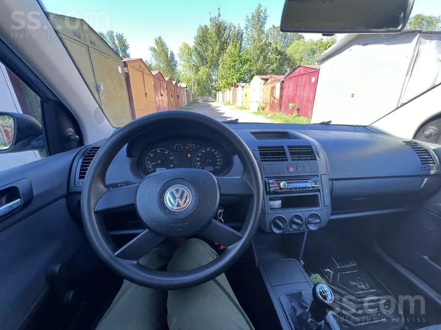 Volkswagen Polo 2003 photo 2