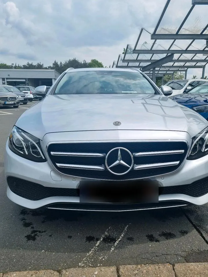 Mercedes-Benz E220