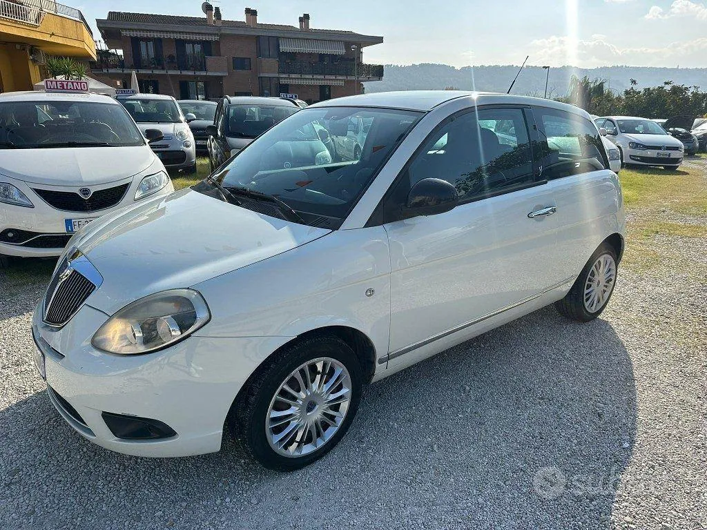 Lancia Ypsilon