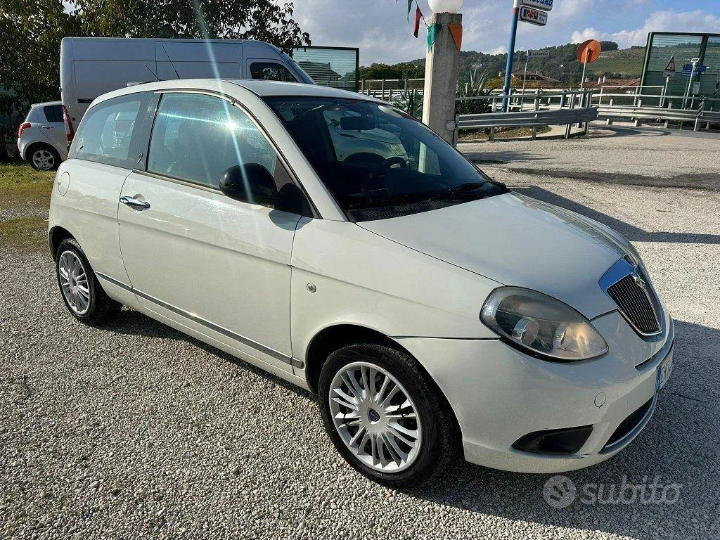 Lancia Ypsilon 2011 photo 3