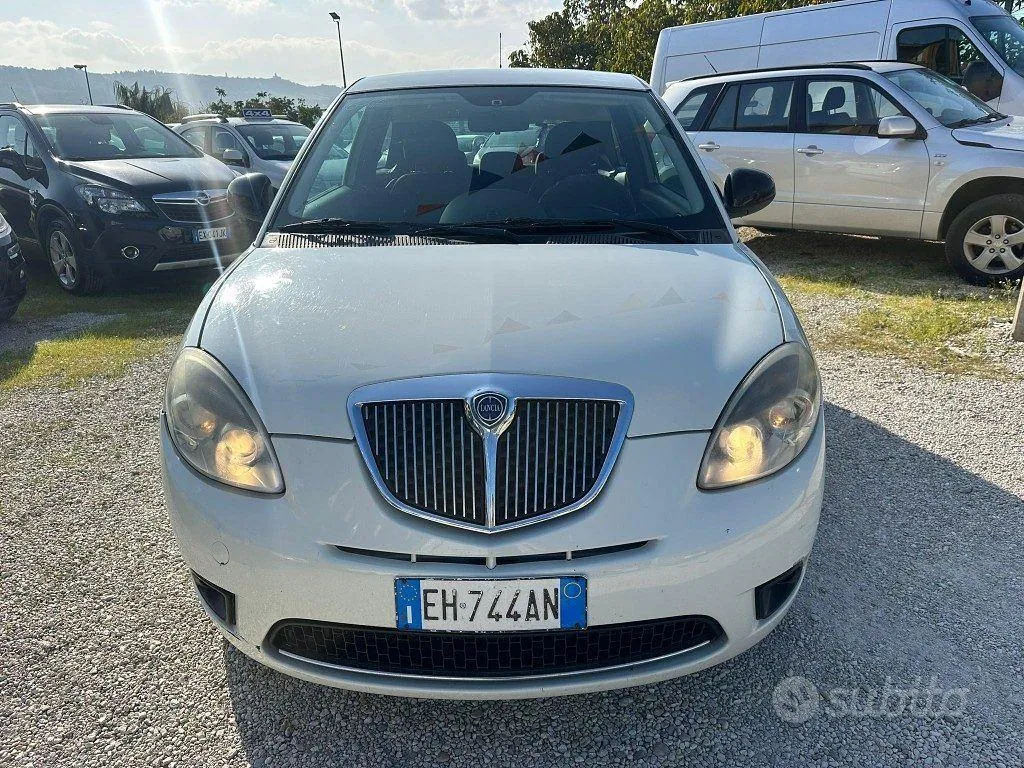 Lancia Ypsilon 2011 photo 2