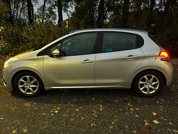 Peugeot 208 2017 photo 5