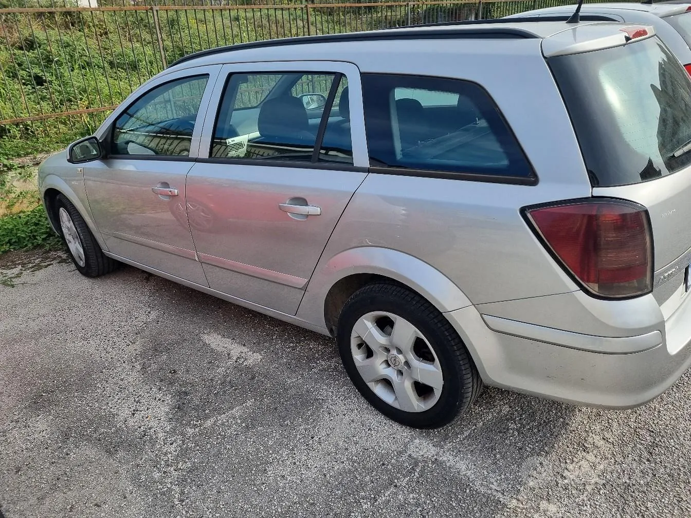 Opel Astra 2008 photo 2