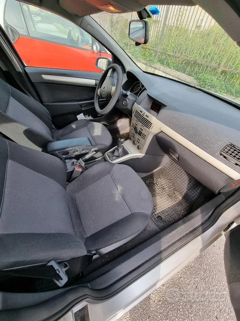 Opel Astra 2008 photo 4