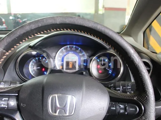 Honda Fit Shuttle 2013 photo 2