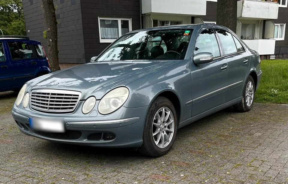 Mercedes-Benz E240