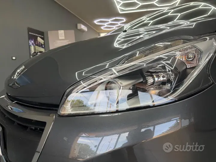 Peugeot 208 2017 photo 2