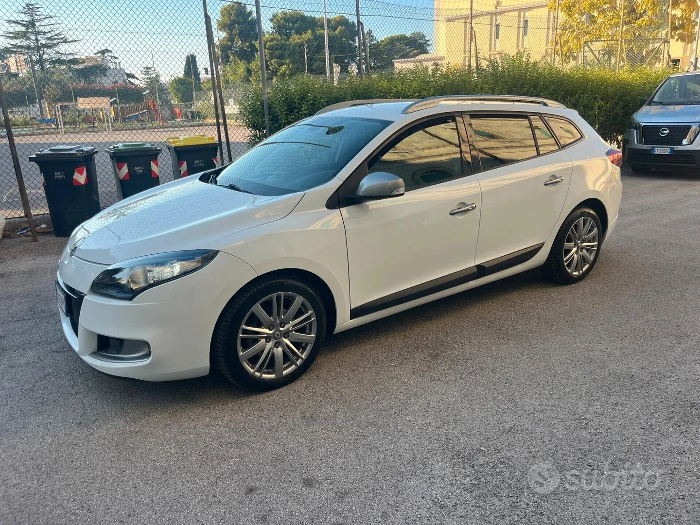 Renault Megane 2011 photo 2