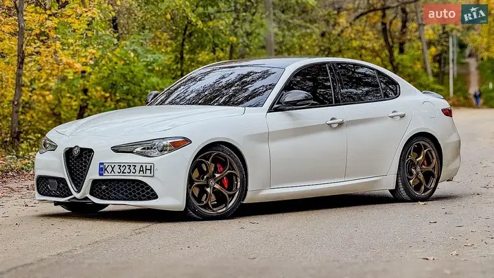 Alfa Romeo Giulia 2017 photo 5