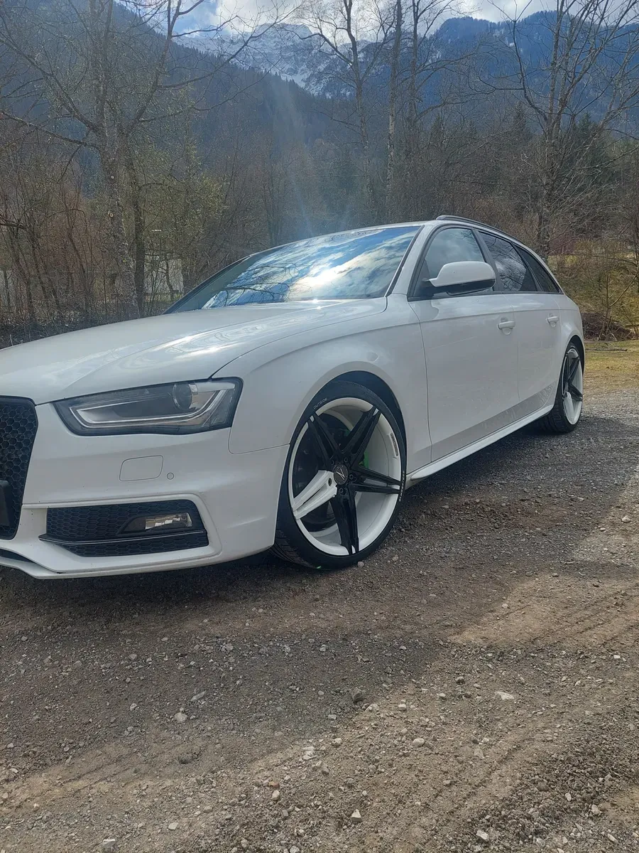Audi A4 2011 photo 2