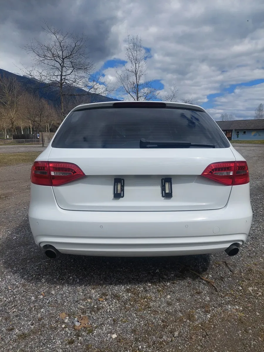 Audi A4 2011 photo 3