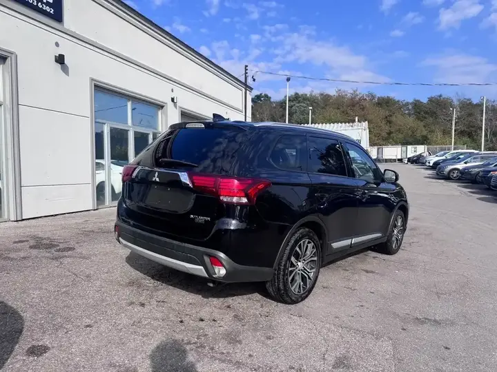 Mitsubishi Outlander 2017 photo 4