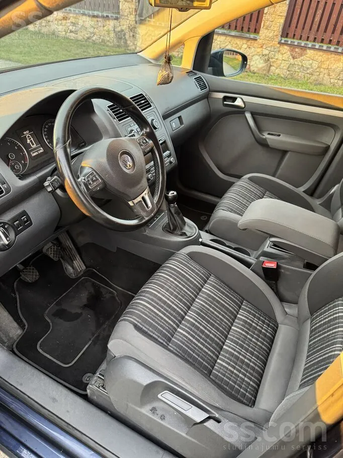 Volkswagen Cross Touran 2012 photo 5