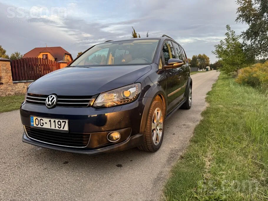 Volkswagen Cross Touran 2012 photo 2
