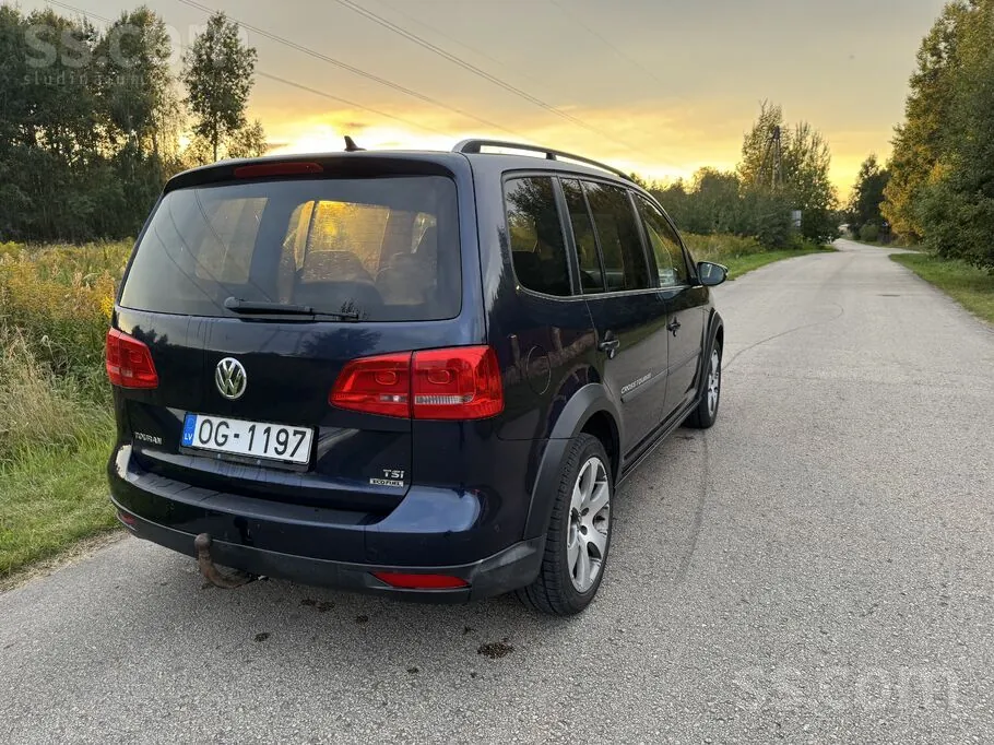 Volkswagen Cross Touran 2012 photo 4