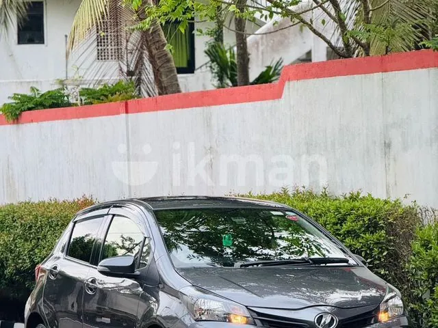Toyota Vitz 2015 photo 2
