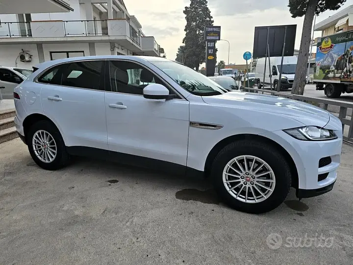 Jaguar F-Pace 2019 photo 2