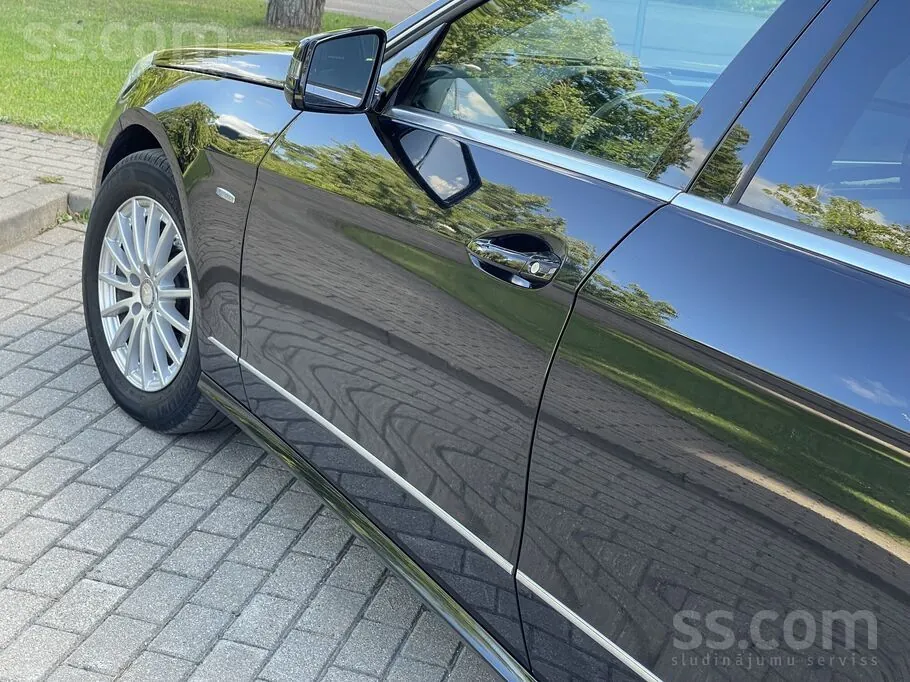 Mercedes-Benz E300 2012 photo 4