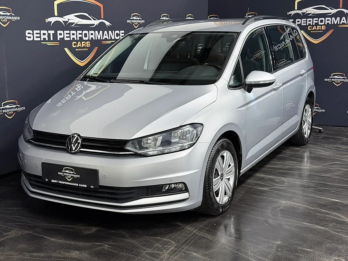 Volkswagen Touran 2023 photo 2