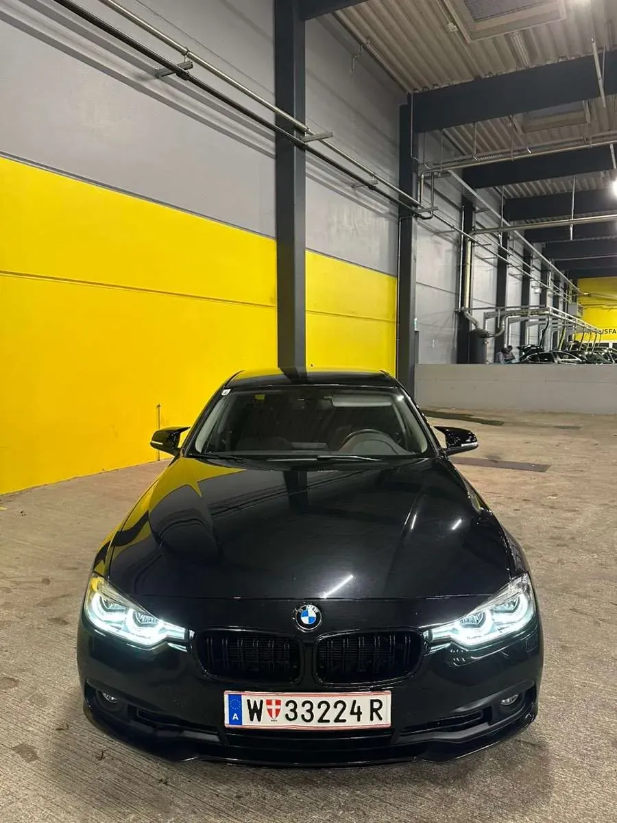 BMW 3 Series 2018 photo 2