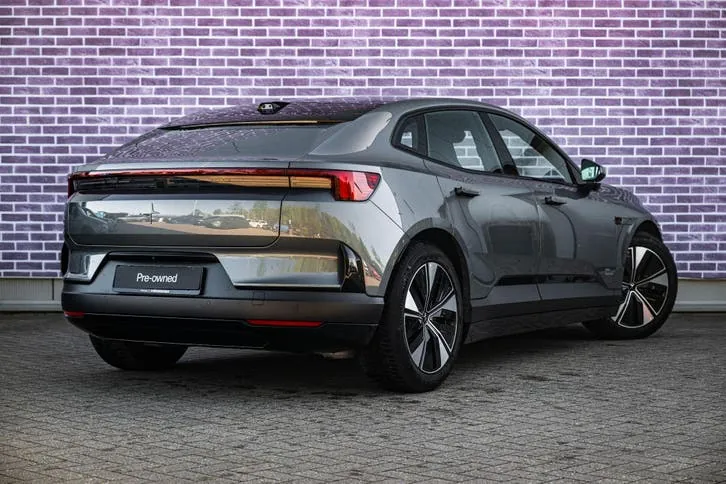 Polestar 4 2025 photo 2