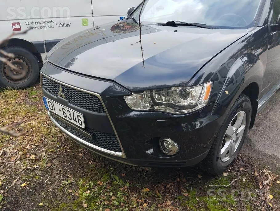 Mitsubishi Outlander 2012 photo 2