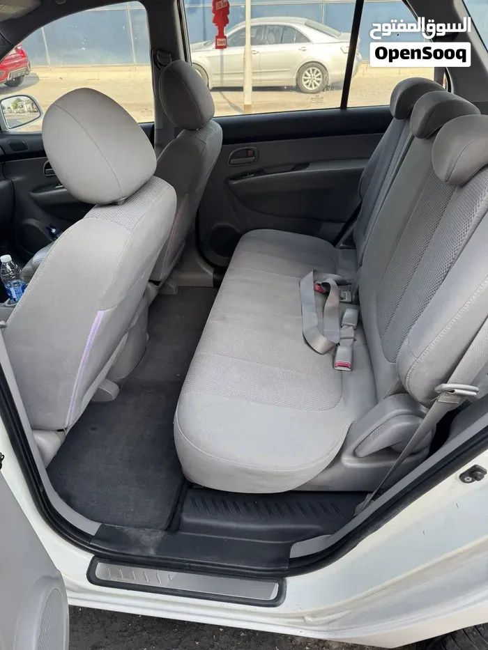 Kia Carens 2010 photo 4