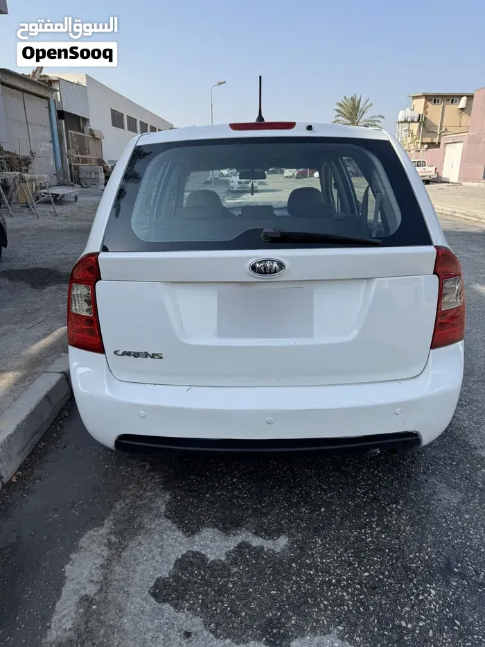 Kia Carens 2010 photo 2