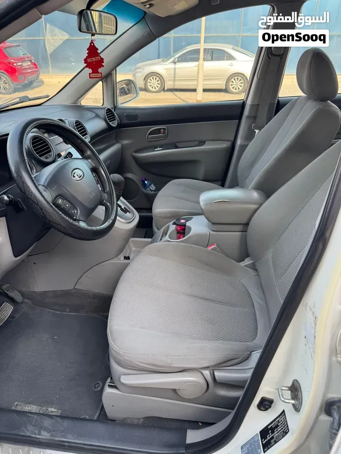 Kia Carens 2010 photo 3