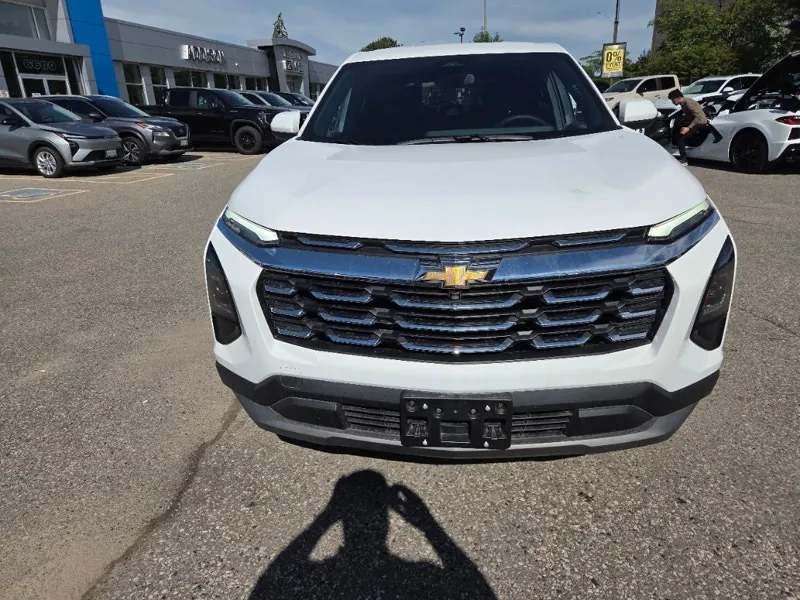 Chevrolet Equinox 2026 photo 2