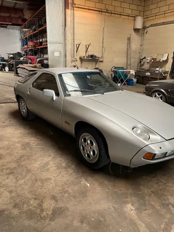 Porsche 928