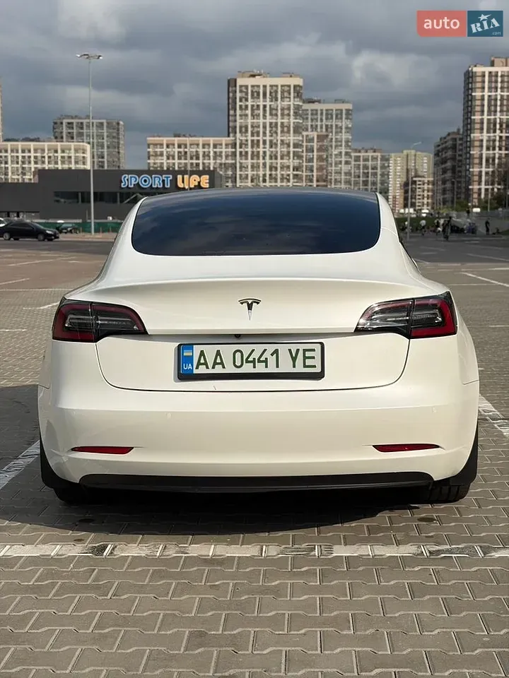Tesla Model 3 2022 photo 3