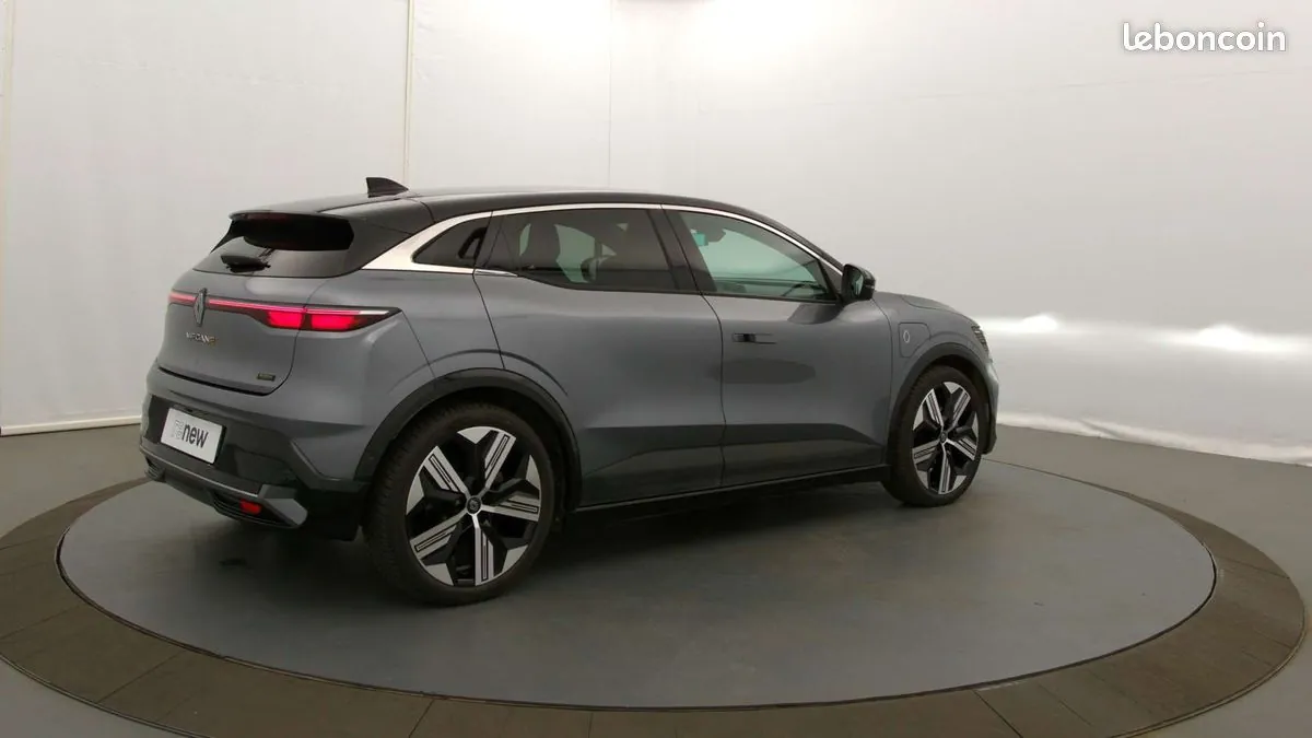 Renault Megane 2023 photo 2